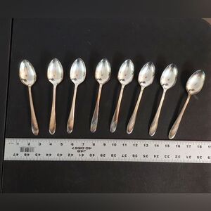 Oneida Community Tudor Plate, Queen Bess II, 8 Silver Plated Tea Spoons.